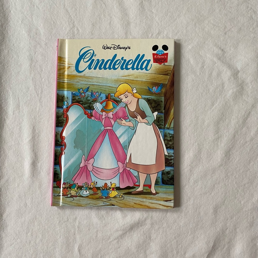“Vintage” Cinderella 1995 Book (like NEW!)